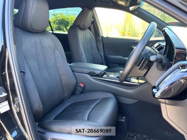 Toyota CROWN HYBRID 2019-04 8725981-10