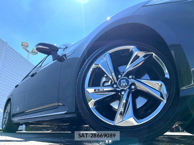 Toyota CROWN HYBRID 2019-04 8725981-16