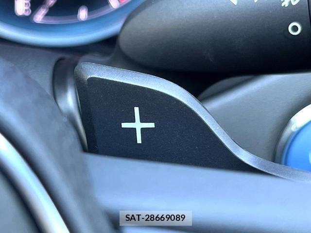 Toyota CROWN HYBRID 2019-04 8725981-6