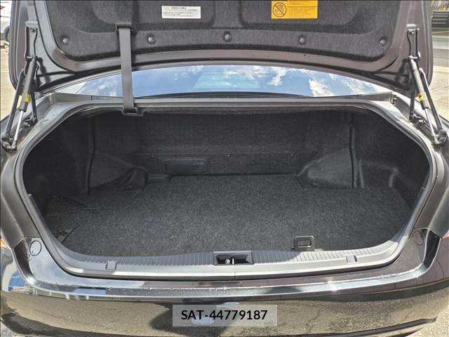 Toyota CROWN HYBRID 2015-03 8726051-12