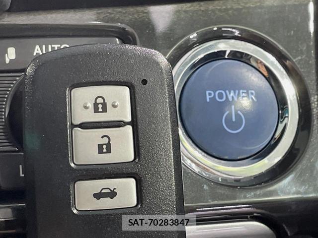 Toyota CROWN HYBRID 2013-05 8726528-6