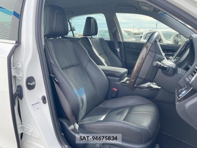 Toyota CROWN HYBRID 2018-01 8728252-2