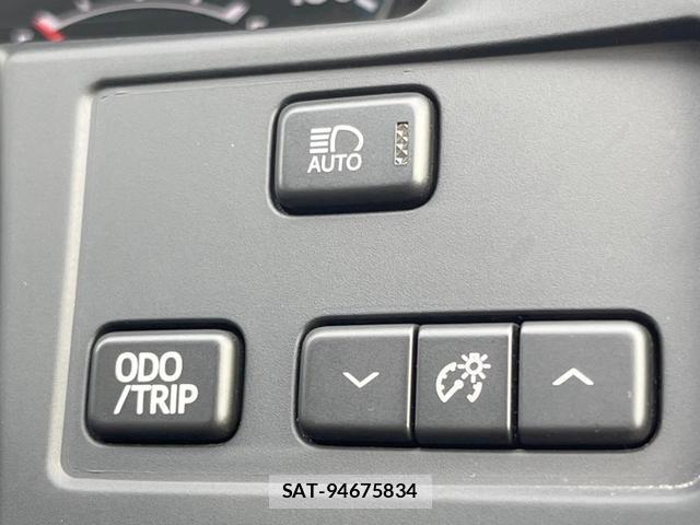 Toyota CROWN HYBRID 2018-01 8728252-9