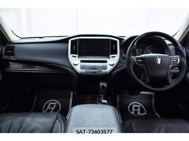 Toyota CROWN HYBRID 2015-11 8728296-2