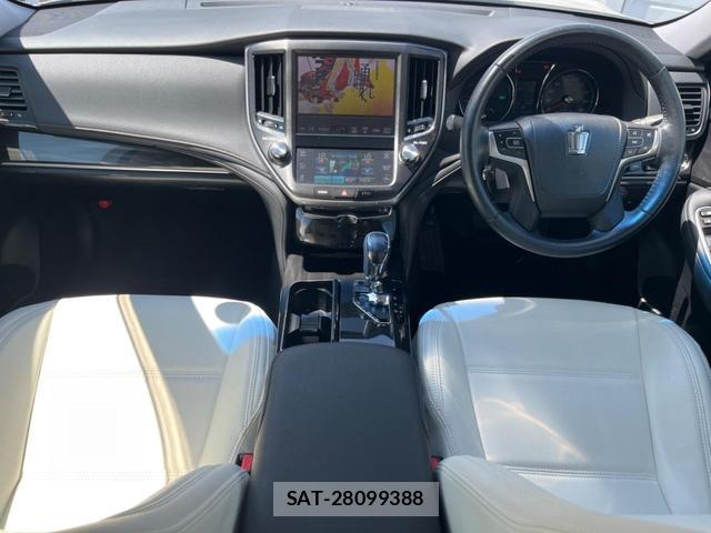 Toyota CROWN HYBRID 2013-10 8728371-1