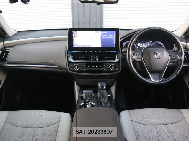 Toyota CROWN HYBRID 2021-07 8728443-2