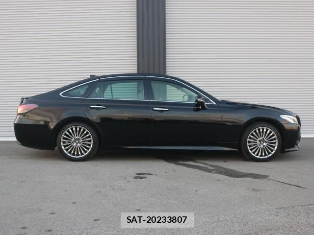 Toyota CROWN HYBRID 2021-07 8728443-3