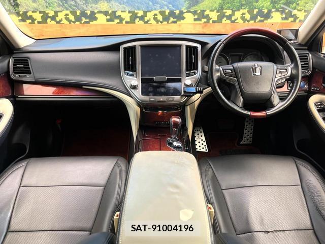Toyota CROWN MAJESTA 2017-06 8727760-1