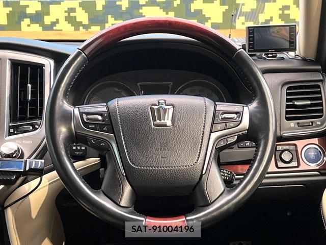 Toyota CROWN MAJESTA 2017-06 8727760-10