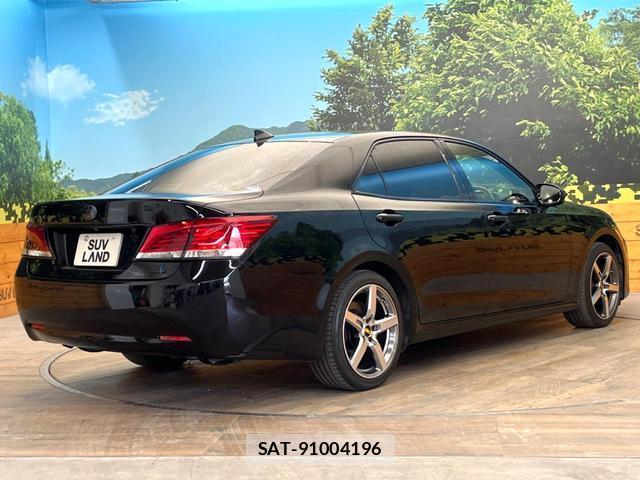 Toyota CROWN MAJESTA 2017-06 8727760-16