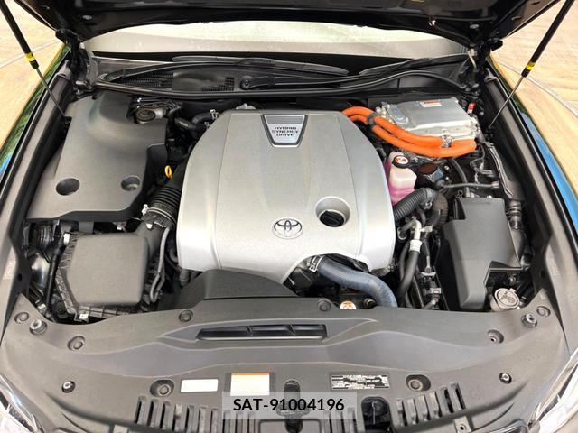 Toyota CROWN MAJESTA 2017-06 8727760-17