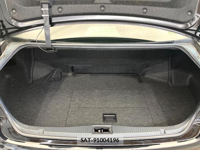 Toyota CROWN MAJESTA 2017-06 8727760-9