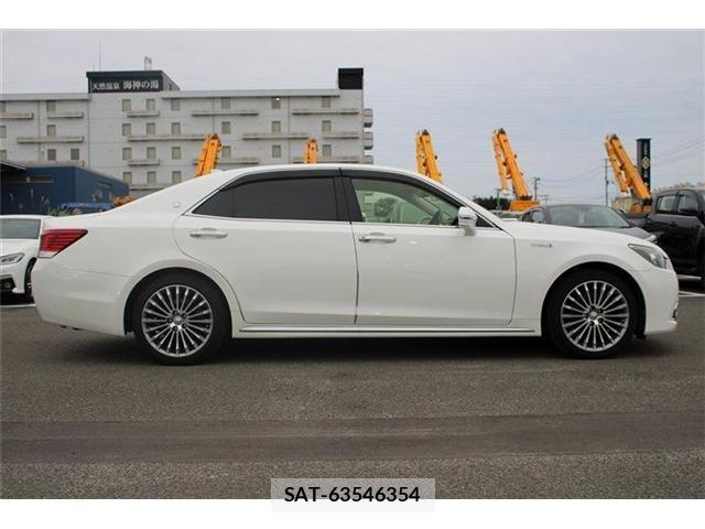 Toyota CROWN MAJESTA 2015-10 8730058-8