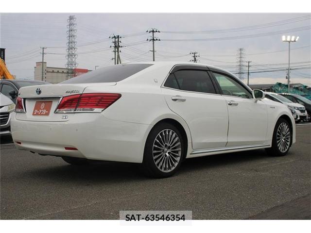 Toyota CROWN MAJESTA 2015-10 8730058-9