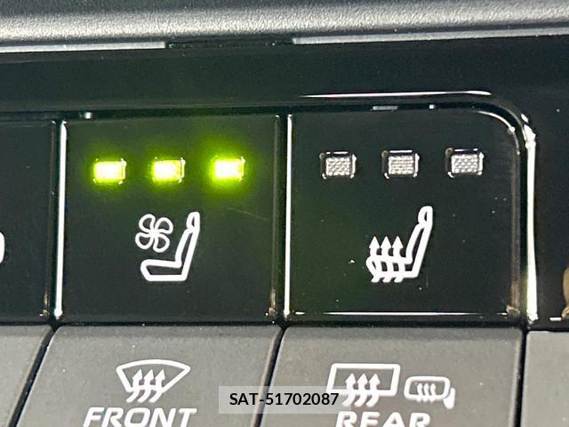Toyota CROWN 2023-10 8728391-5
