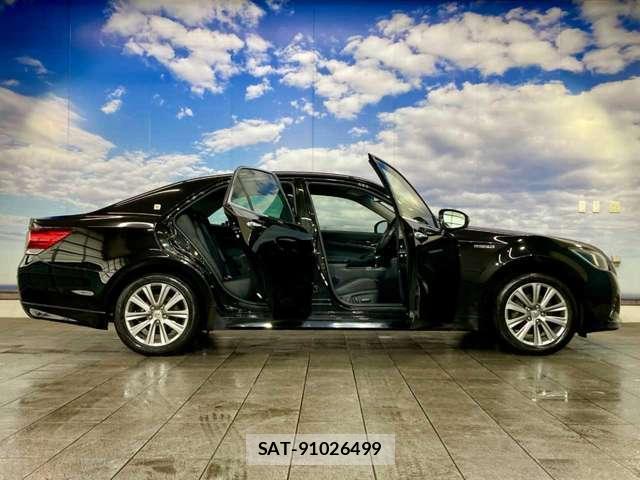 Toyota CROWN 2017-06 8725891-15