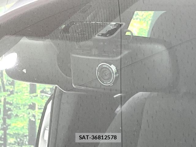 Lexus CT 2011-09 8727048-4
