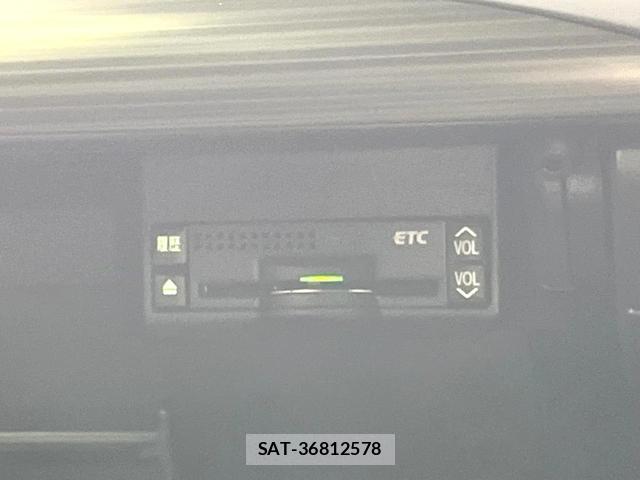 Lexus CT 2011-09 8727048-5