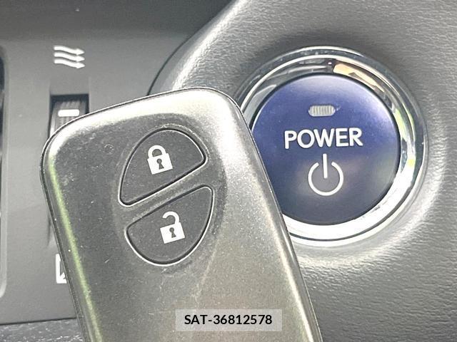 Lexus CT 2011-09 8727048-6