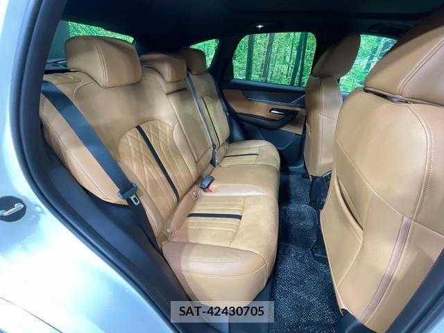 Mazda CX-60 2022-12 8727984-8