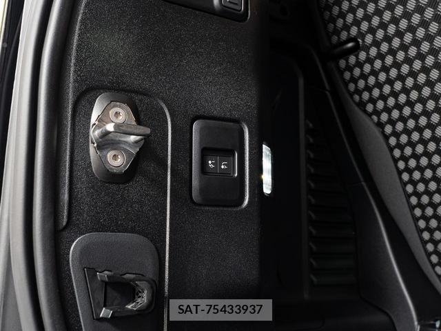 Land Rover DEFENDER 2025-06 8727045-3
