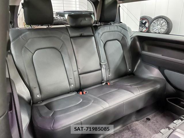 Land Rover DEFENDER 2023-08 8731460-6