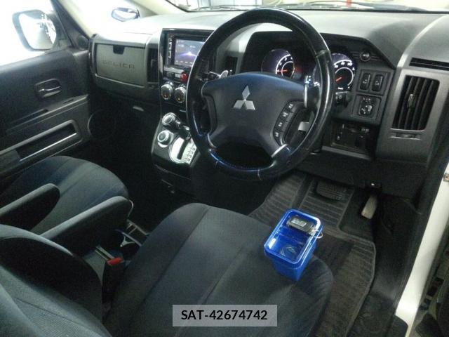 Mitsubishi DELICA 2018-01 8726260-2