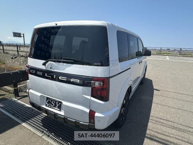 Mitsubishi DELICA 2026-05 8727828-1