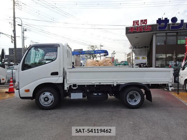 Hino DUTRO 2023-09 8726445-10