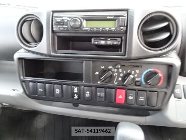 Hino DUTRO 2023-09 8726445-17