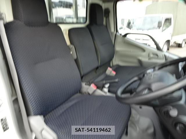Hino DUTRO 2023-09 8726445-5