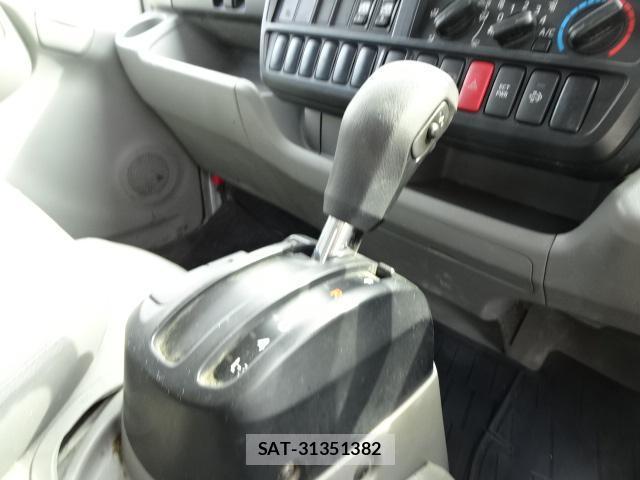 Hino DUTRO 2019-05 8726446-15