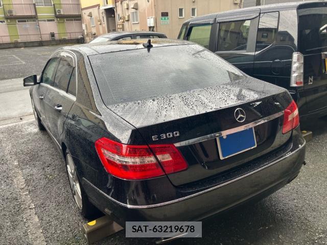 Mercedes Benz E-CLASS 2013-06 8730736-13
