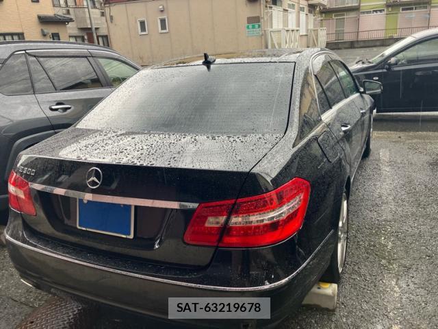 Mercedes Benz E-CLASS 2013-06 8730736-2