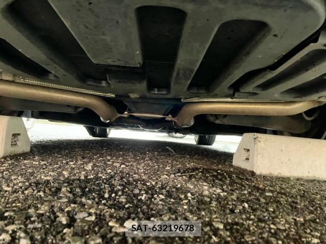 Mercedes Benz E-CLASS 2013-06 8730736-9