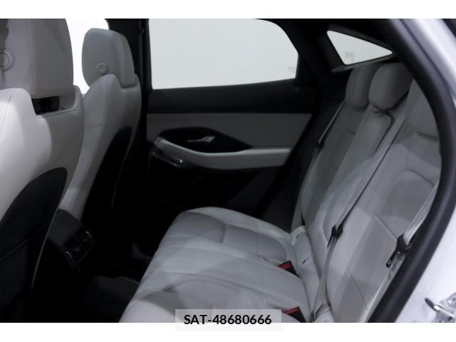 Jaguar E-PACE 2019-09 8726317-10