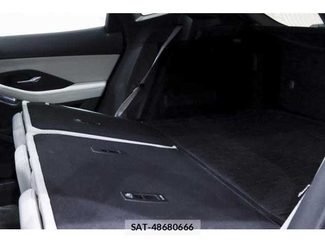 Jaguar E-PACE 2019-09 8726317-11