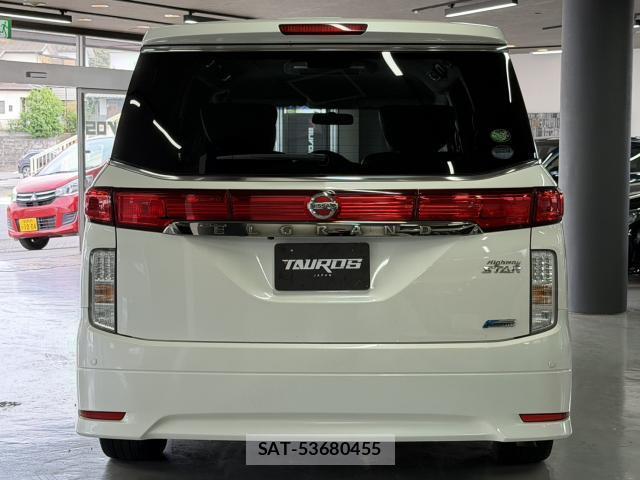 Nissan ELGRAND 2013-03 8726646-1