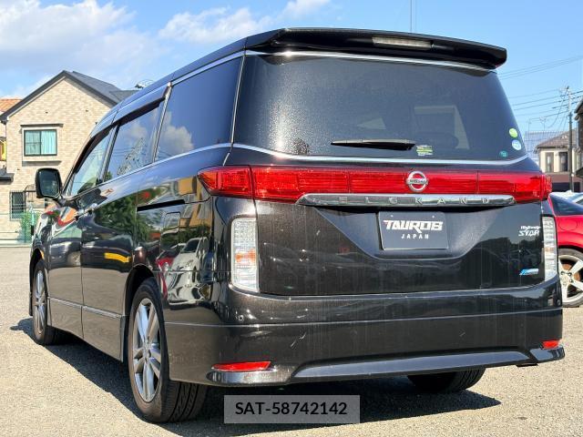Nissan ELGRAND 2019-10 8726659-12