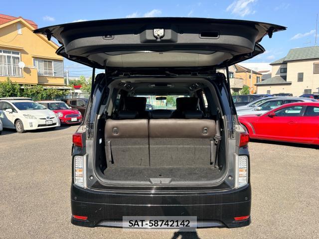 Nissan ELGRAND 2019-10 8726659-17