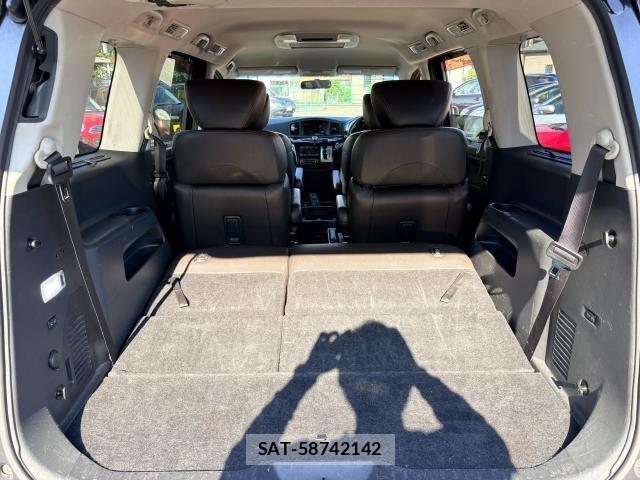 Nissan ELGRAND 2019-10 8726659-18