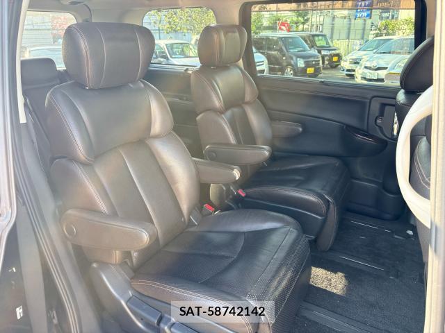 Nissan ELGRAND 2019-10 8726659-6