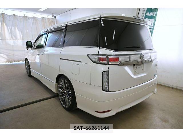 Nissan ELGRAND 2012-01 8730769-1