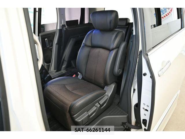 Nissan ELGRAND 2012-01 8730769-12
