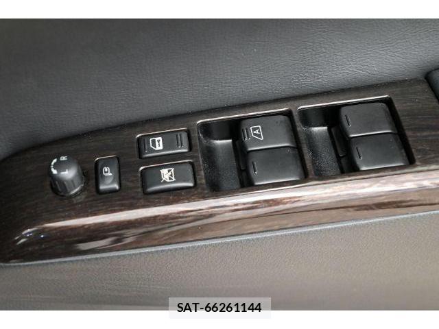 Nissan ELGRAND 2012-01 8730769-16