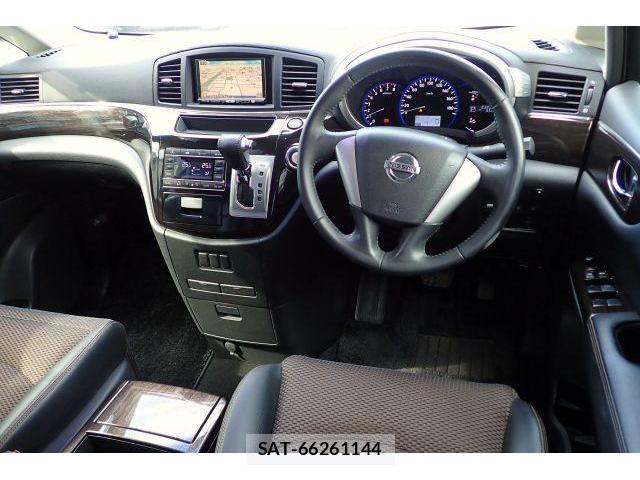 Nissan ELGRAND 2012-01 8730769-2