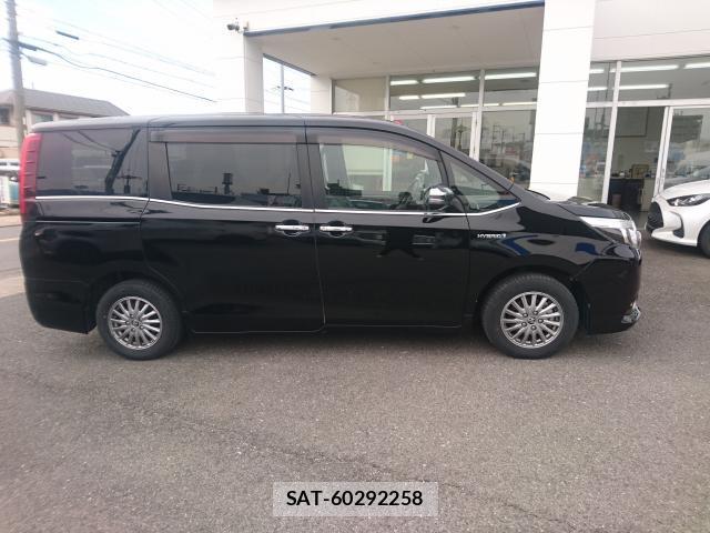 Toyota ESQUIRE 2016-04 8726137-3
