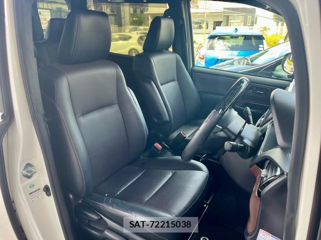 Toyota ESQUIRE 2017-07 8726849-11