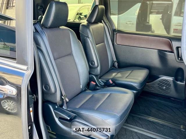 Toyota ESQUIRE 2017-09 8726852-12