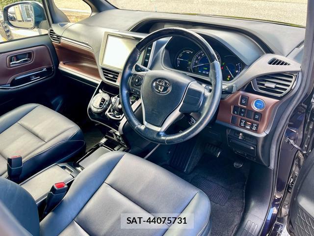 Toyota ESQUIRE 2017-09 8726852-19